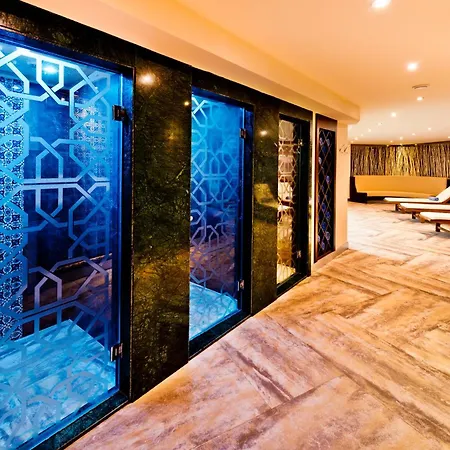 Merit Park Casino & Hotel 5*